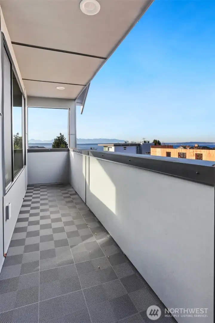 3rd floor covered deck