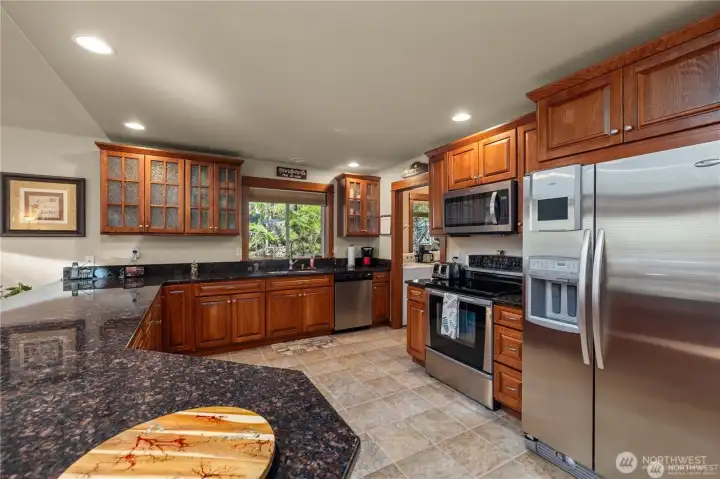 spacious kitchen - perfect for entertaining