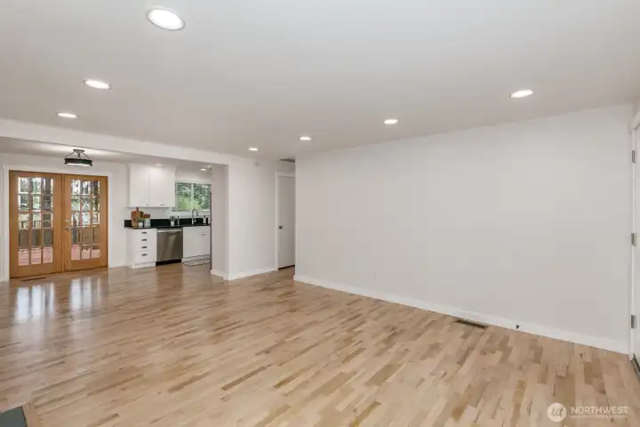 Now down the hall to the 3 bedrooms.