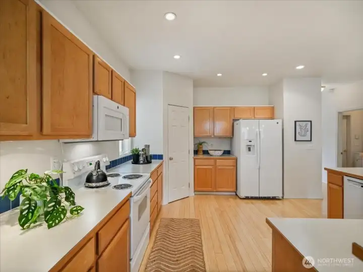 Spacious and functional kitchen with plenty of prep space, equipped with a range/oven, built-in microwave and double door fridge, walk-in pantry to store those small appliances. An area that could be used for a dedicated coffee bar