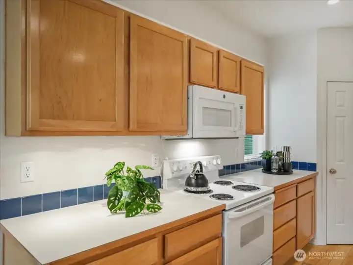Bright kitchen with undermount lighting that beautifully highlights the workspace.