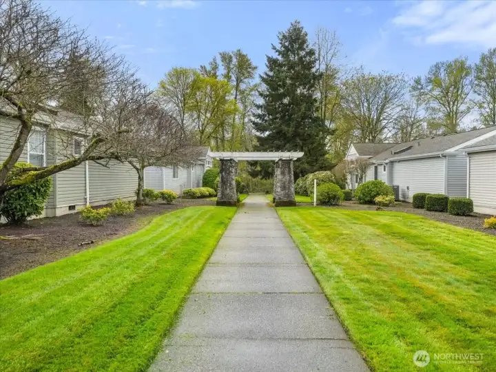 Walking distance to the scenic Puyallup River, perfect for enjoying nature and peaceful surroundings.