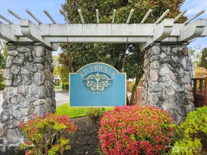 Riverwalk offers a serene well kept neighborhood setting. Convenient proximity to Downtown Sumner and Highway 167.