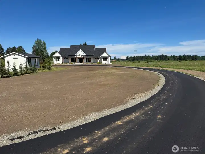 FRONT APPROACH - Large Circular driveway! FRONT APPROACH - Large Circular driveway!
