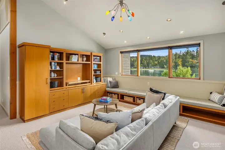 Long built-in bench, ample storage, and of course, the view!