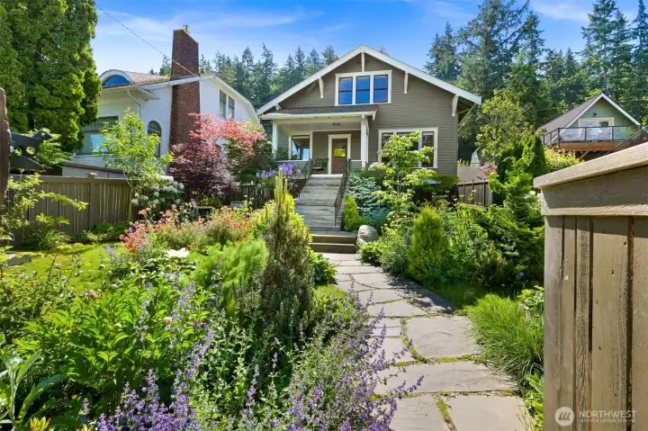 Welcome to 250 N Forest and the lush oasis that greets you! Welcome to 250 N Forest and the lush oasis that greets you!