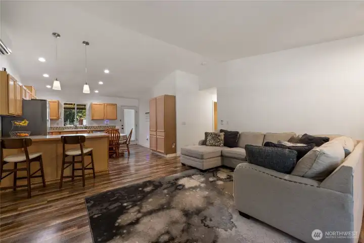 Livingroom and kitchen