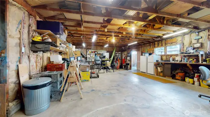 Spacious, insulated shop! Spacious, insulated shop!