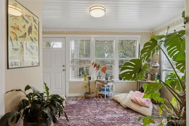 2320- entry way / versatile space