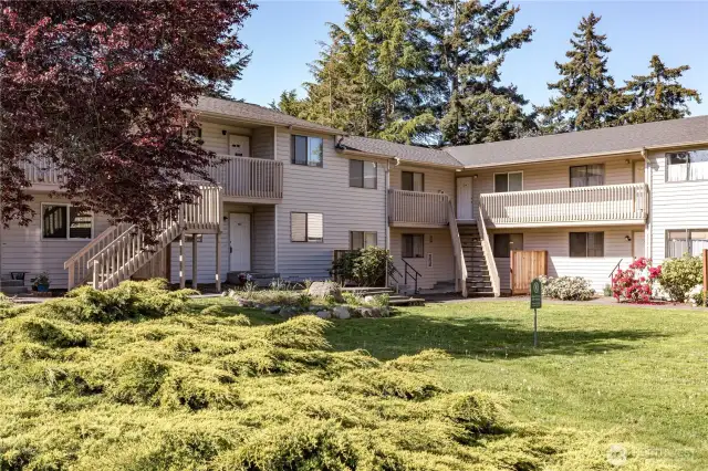 Capri Court Ground unit.  Nice sidewalks and porch.  Smaller complex with 20 units