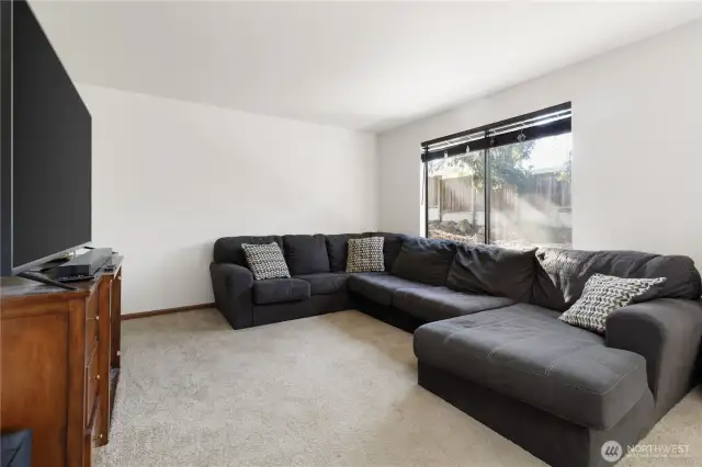 Spacious Living room with southern facing window allowing great natural lighting