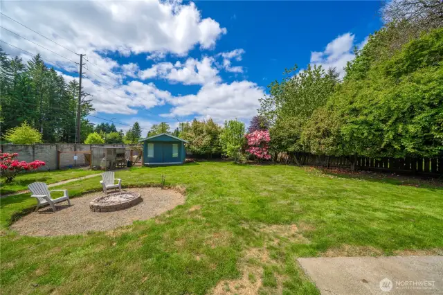 1/3 ac+ lot - huge back yard