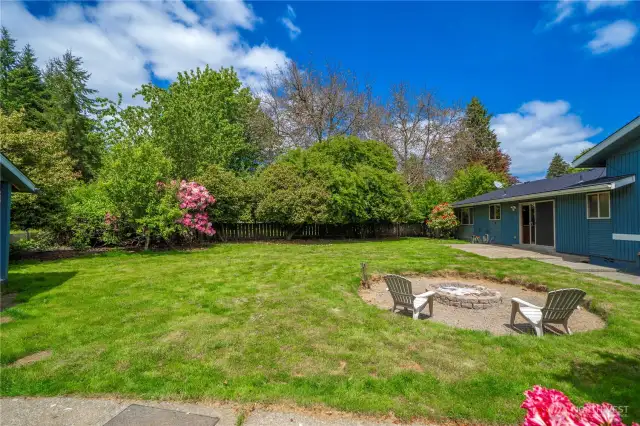 1/3 ac+ lot - huge back yard