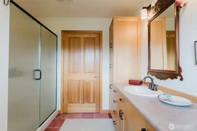 Upstairs full bathroom