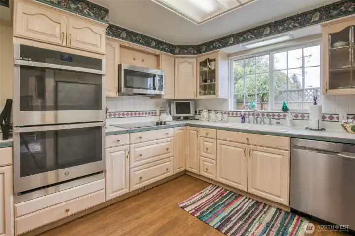 The kitchen has double ovens, microwave, dishwasher.