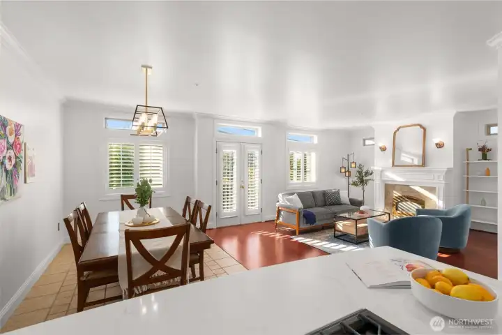 Open connectivity to the dining & living areas