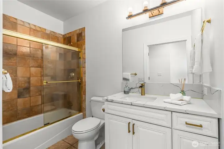 Guest hallway full bath across from the 2nd bedroom updated as well