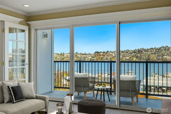 Private balcony with front-row Lake Union and Gas Works Park views.