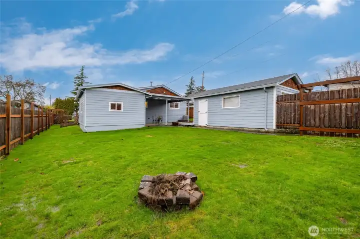 Alley Access to the back of the lot and garage.