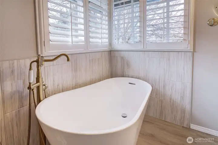 You're really going to enjoy this soaking tub!  Ahhhh....