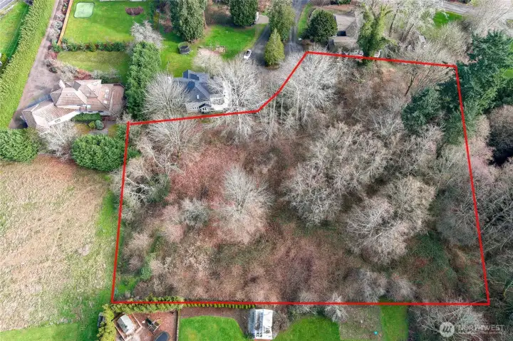 Close to renowned wineries, dining, and entertainment