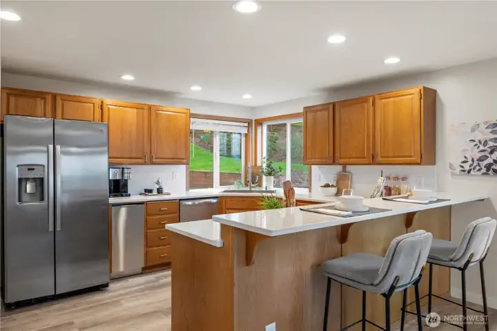 Nice sized kitchen with brand new countertops