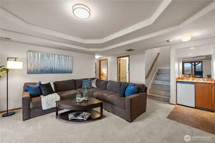 Massive basement area with a wet bar