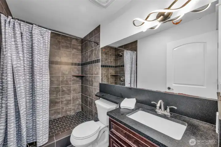 Hall Bathroom – Upper Level