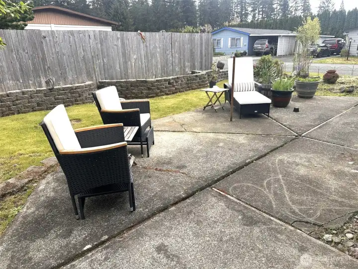 Nice large outdoor seating area