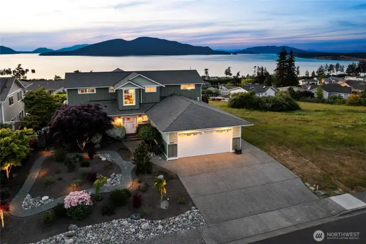Beautiful home with views from every room. Beautiful home with views from every room.