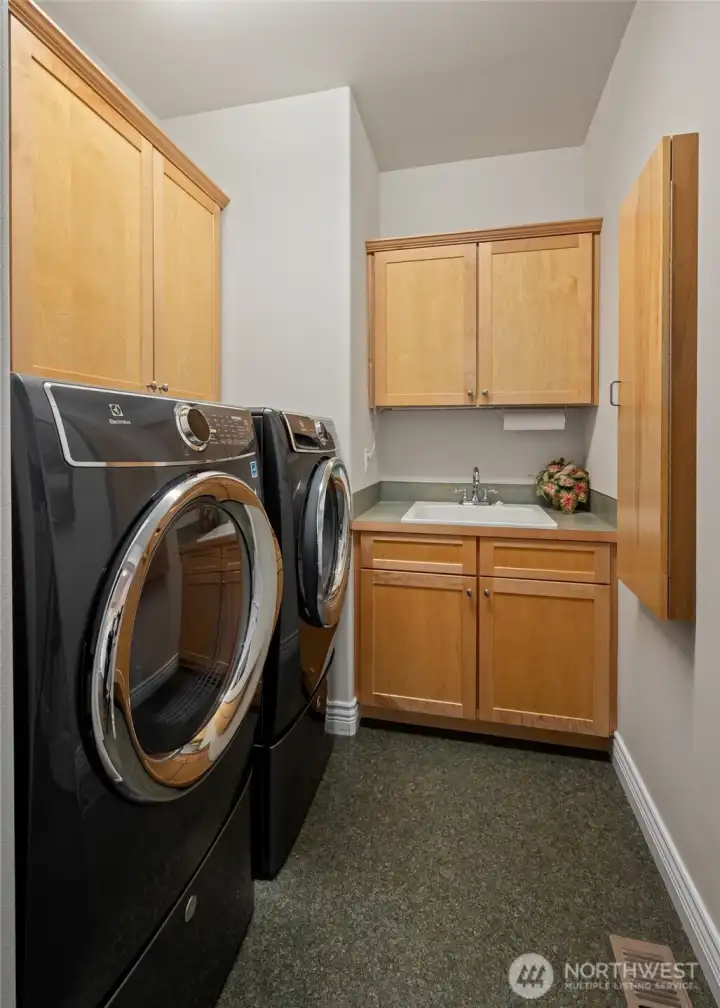Main-level laundry. Main-level laundry.