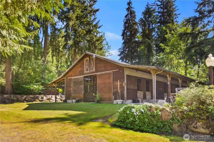 11-stall barn with tack room