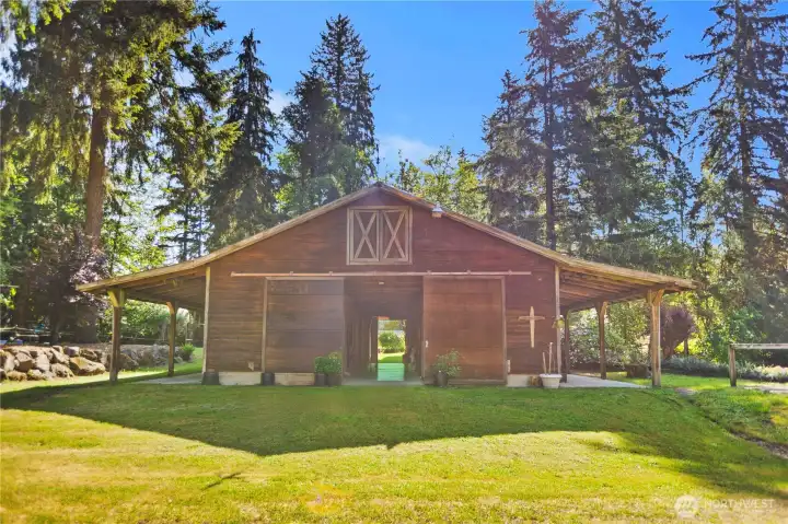 11-stall barn with tack room