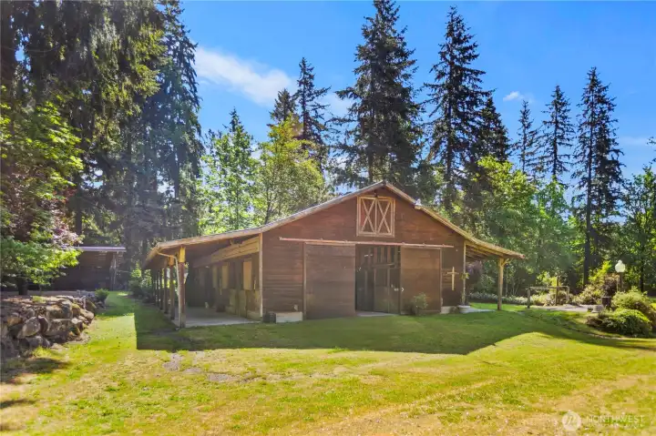 11-stall barn with tack room