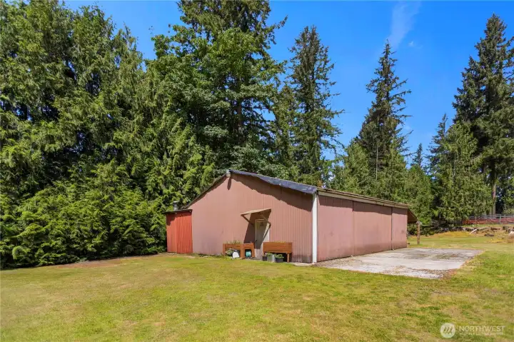 Appx. 1,600 SF shop with bathroom / office space