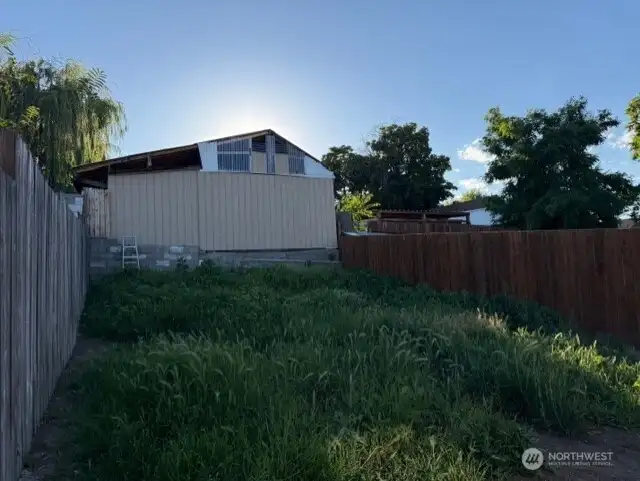 Deep back yard - fully fenced