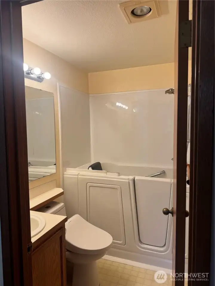 2nd full Bath. 2nd full Bath.