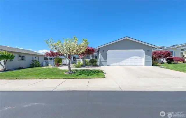 Wide Driveway!