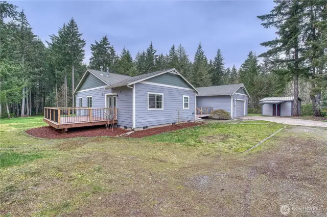 This home sits on a park like 2.5v acre lot, the deck you see is a private deck off the primary suite.