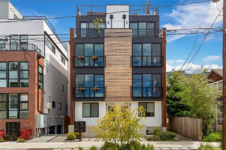 The perfect location, situated between Capitol Hill and Central areas.