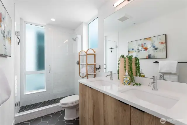 Luxurious primary en-suite bathroom with double sinks.