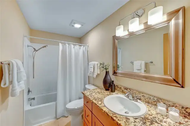 Hallway bathroom share by two other bedrooms upsairs