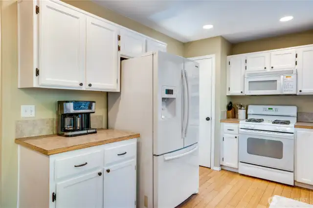 There is also a separate pantry next to the oven to store dry goods and bulky appliances.