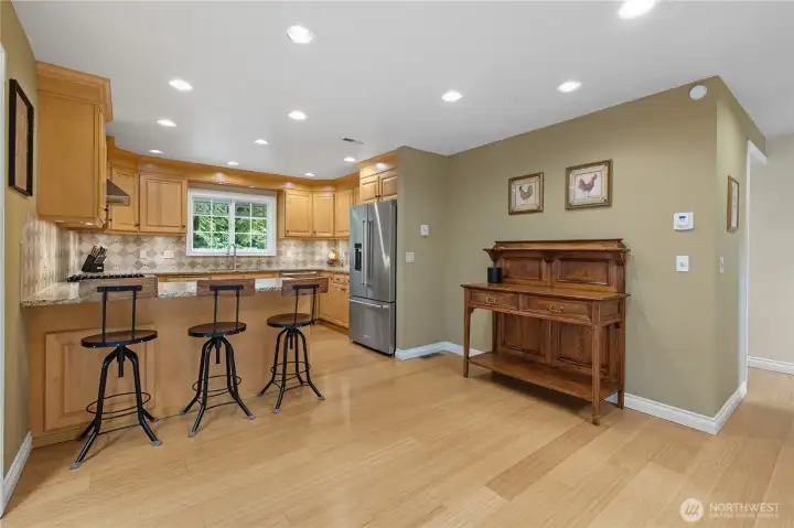 Gourmet Kitchen! SS appliances ~ BK Bar