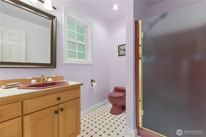 Main floor 3/4 bath
