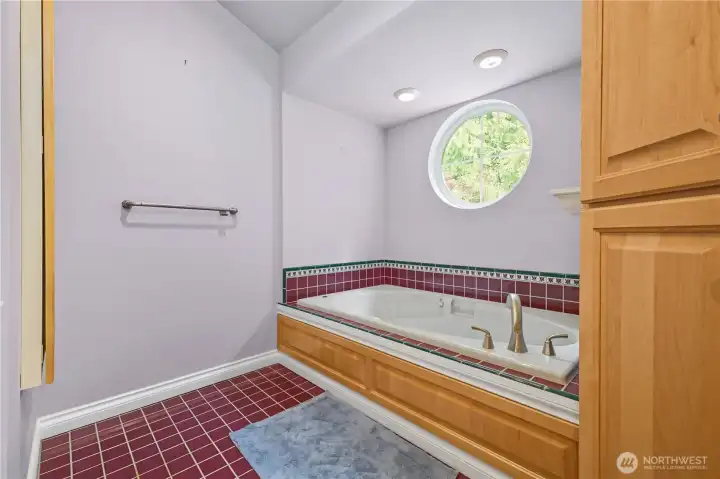 Jetted tub and washer dryer hookups also in primary suite