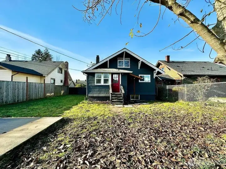 Rear Entrance with 3rd Parcel area
