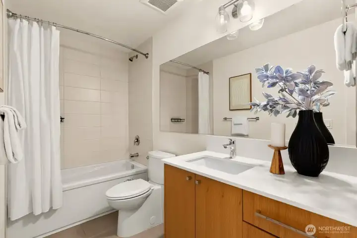 Entry level en suite bathroom