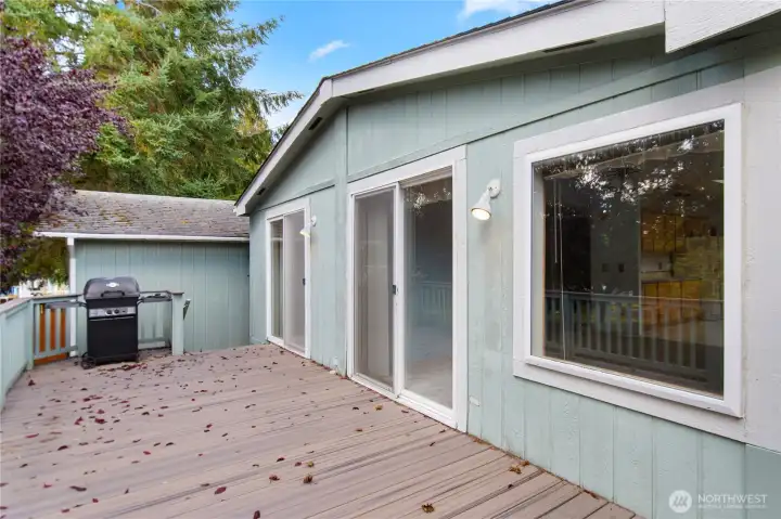 Newer trex deck gives a fabulous place to enjoy the fresh air and entertain!