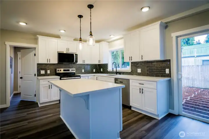 I CALL THIS THE "CENTERPIECE" OF THE HOUSE...BAR STOOL READY FOR HANGING OUT IN THE ROOM WHERE EVERYONE ENDS UP